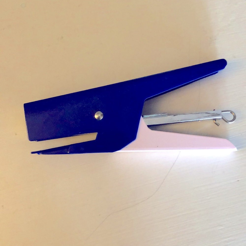 Papier Tiger whale stapler